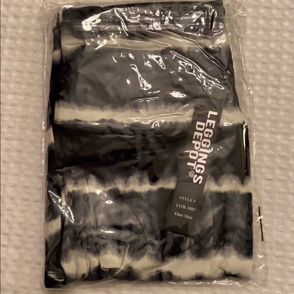 NEW! High Rise Yoga Leggings Tie Dye Black Stripe - Picture 7 of 7